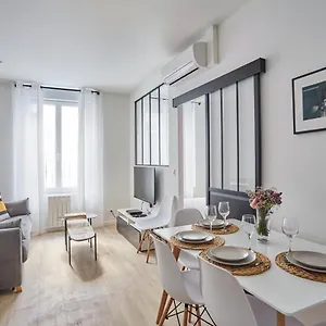 Center Of By Prestige , Parigi Francia